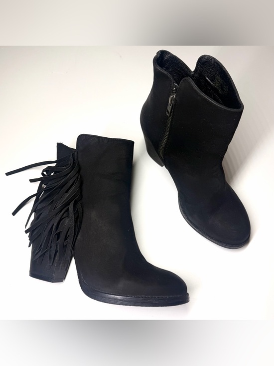 Steve Madden Shoes - STEVE MADDEN Women’s  'WOODSTOCK' Leather Fringe Zip Heeled Bootie Size- 8